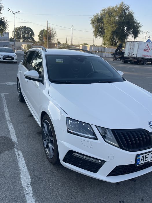 Skoda Octavia 2018 VIN TMBJK7NE2J0372839 фото оголошення 3 з 14