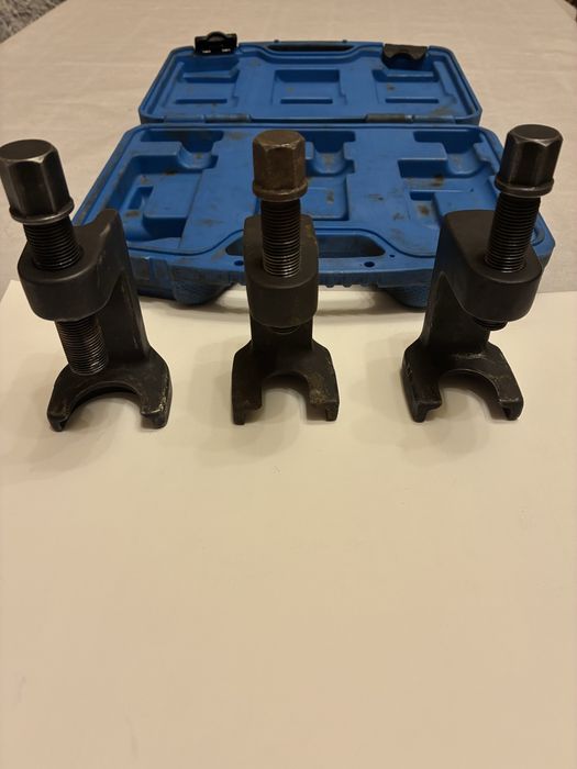 Інструмент для демонтажу кульових опор та шарнірів рульвових тяг