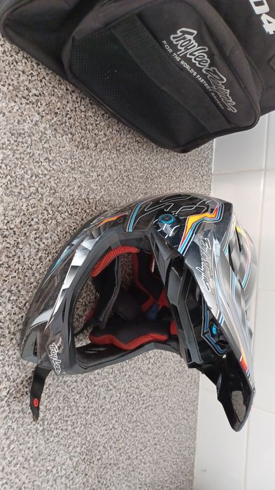 Capacete troylee designs D4 carbono