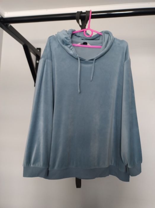 Welurowa damska bluza z kapturem