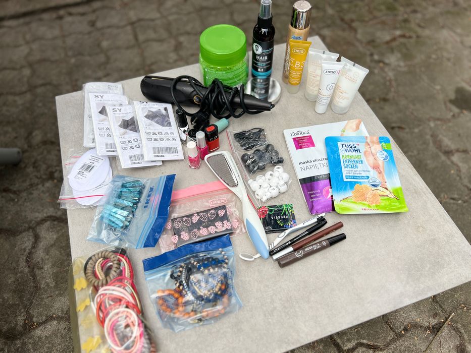 Kosmetyki, akcesoria do włosów, bransoletki MIX