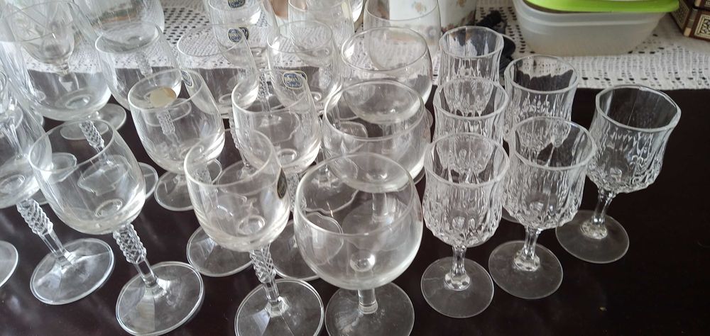 30 copos cristal licor, flutes ainda com o selo 40€