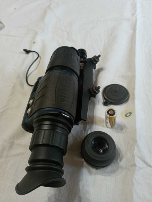 ПРИСТРІЙ НІЧНОГО БАЧЕННЯ "YUKON" з лазерним наведенням цілі