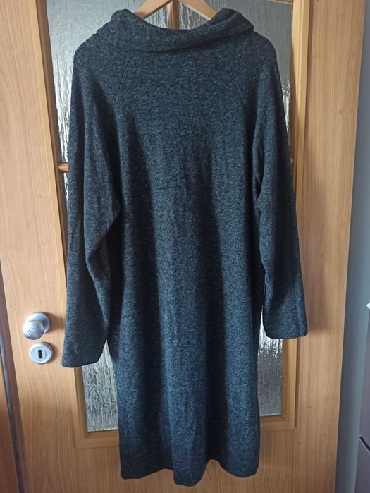 Ciepła sukienka z szerokim golfem, Nowa bez metki, rozm. L, C&A