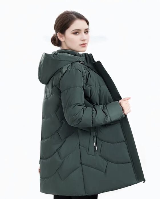 Зимова жіноча куртка