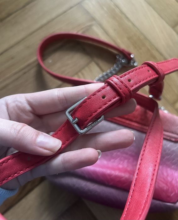 Mała torebka Desigual różowa czerwona na ramię łańcuszek listonoszka