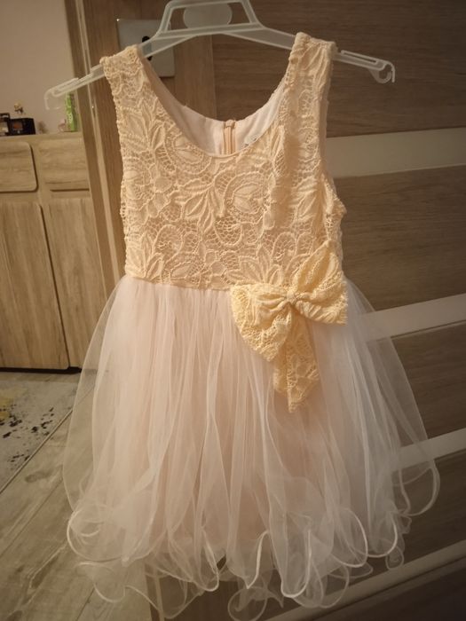 Sukienka dla dziewczynki r. 2-3 latka, stan bardzo dobry!!!