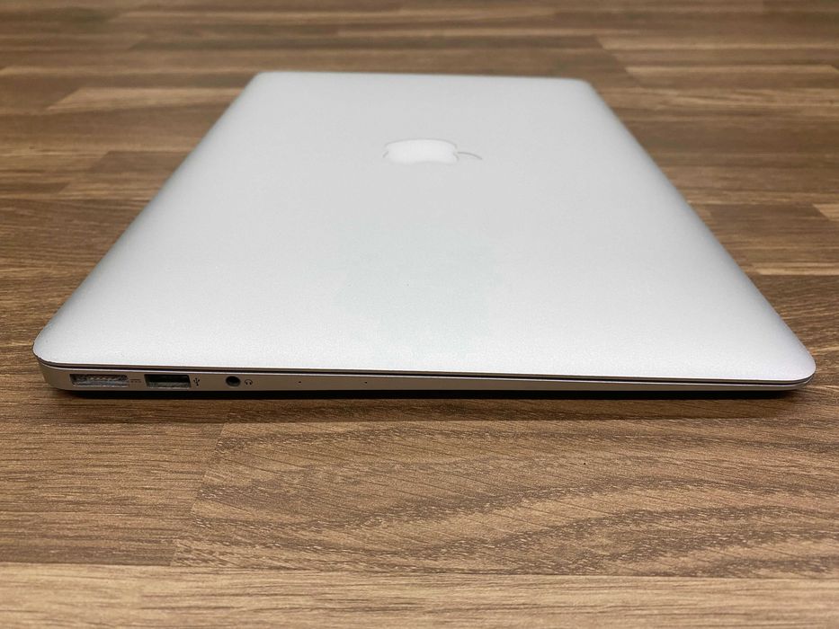 MacBook Air 13 (A1466) - 8GB Ram, 128GB SSD - Com carregador64586065627651124