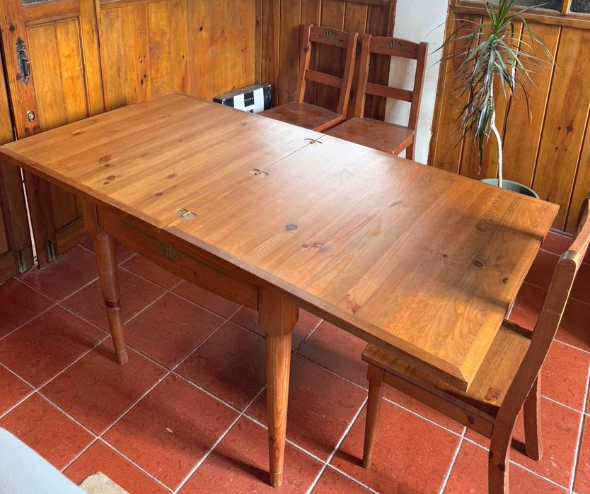 Mesa extensível | madeira maciça  Fedex. Mais 4 cadeiras