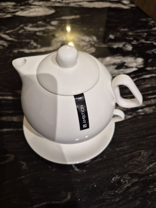 Dzbanek z filiżanką Ambition