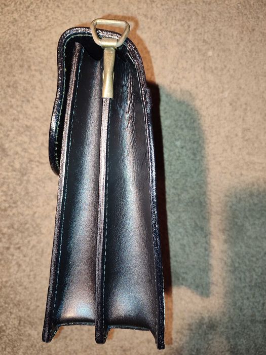 Bolsa em Pele Genuína –  22 x 18 x 8 cm(ou troco)