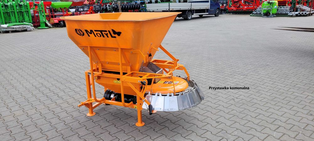 Rozsiewacz komunalny soli piasku nawozów Motyl Piaskarka Solarka POM