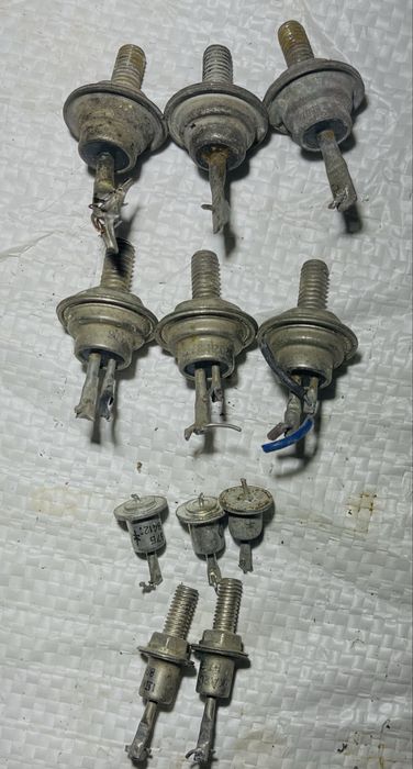 Продам слветскую єлекьро деталі роземи,роле,транзістера,е ще богато.