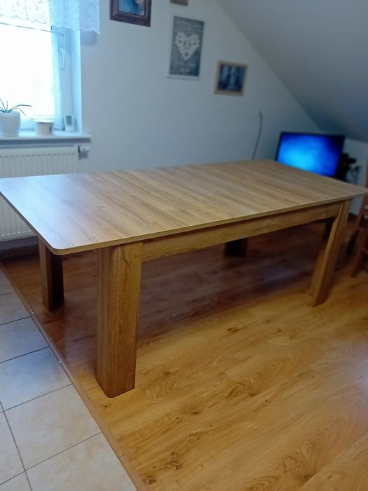 Stół rozkładany.