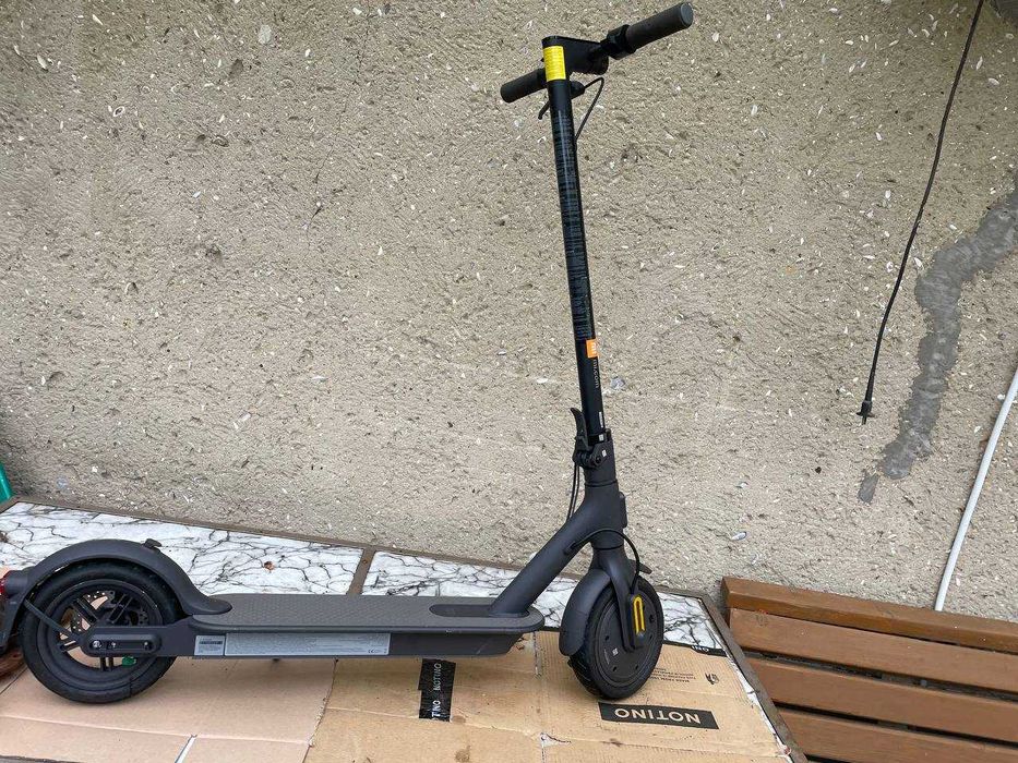 Електросамокат Xiaomi Mi Electric Scooter Essential (майже новий, оригінальний)