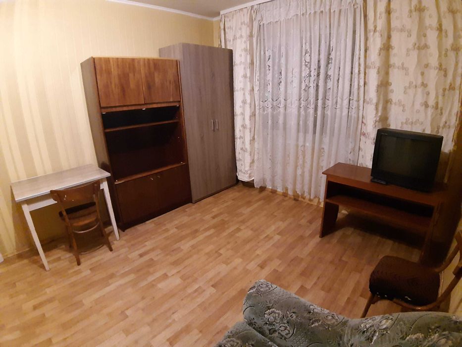 Подобово, 1к квартира. Троєщенський ринок.