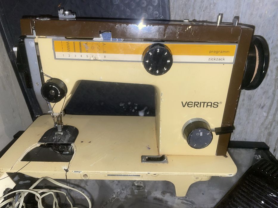 Швейна машинка veritas