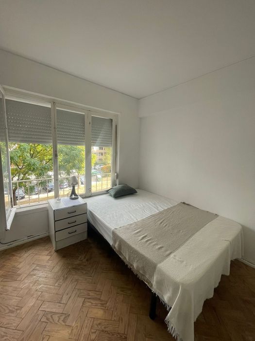 Quarto casal s/caução Olivais Sul