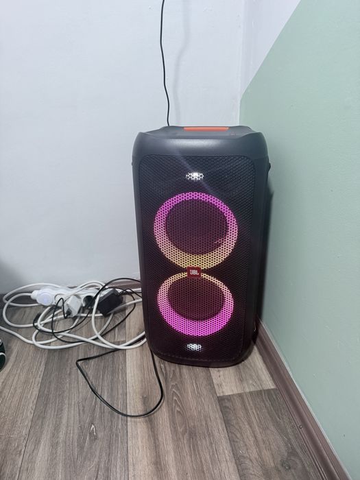 Продам колонку jbl party box 100 в хорошому стані.