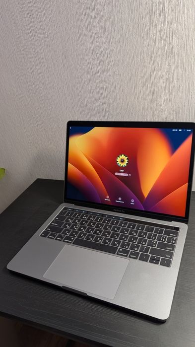 Apple Macbook a1706 13.3" 2560*1600 i5 двоядерний 3.1hz 8 ram 250 gb