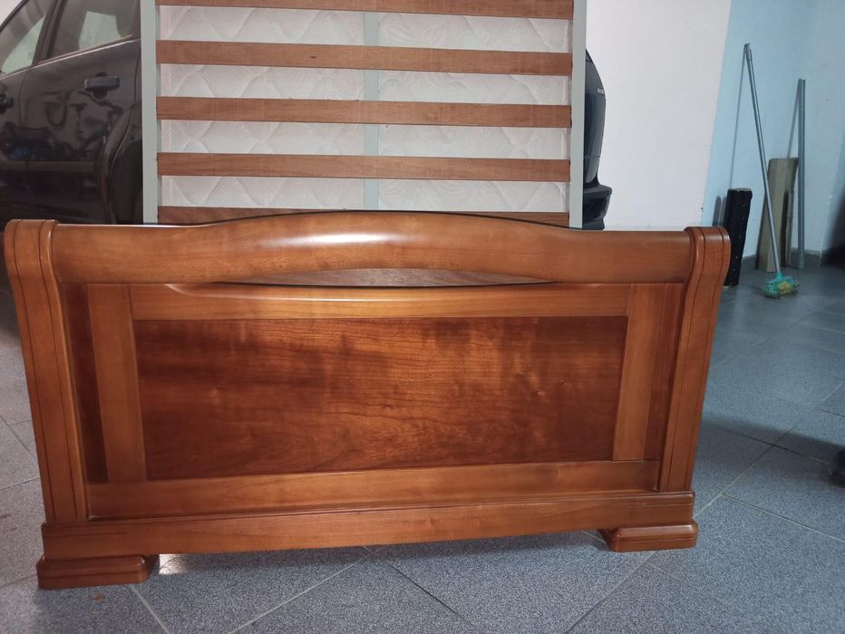 Cama e Colchão de Solteiro