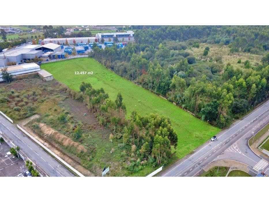 Terreno industrial em Folgosa, Maia