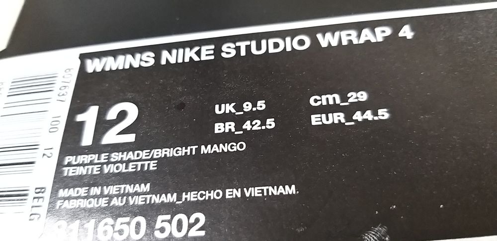 Meias Adidas antiderrapantes.