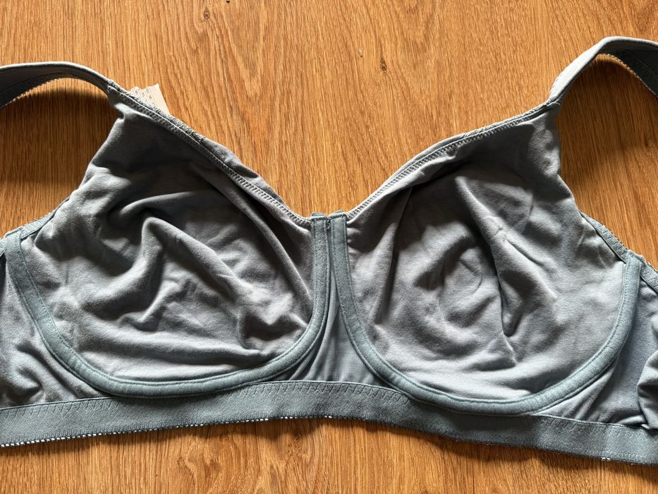 Biustonosz bez fiszbin 105D nowy