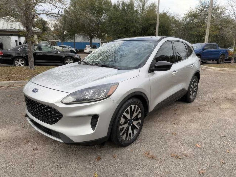 Ford Escape Hybrid SE Sport      2020