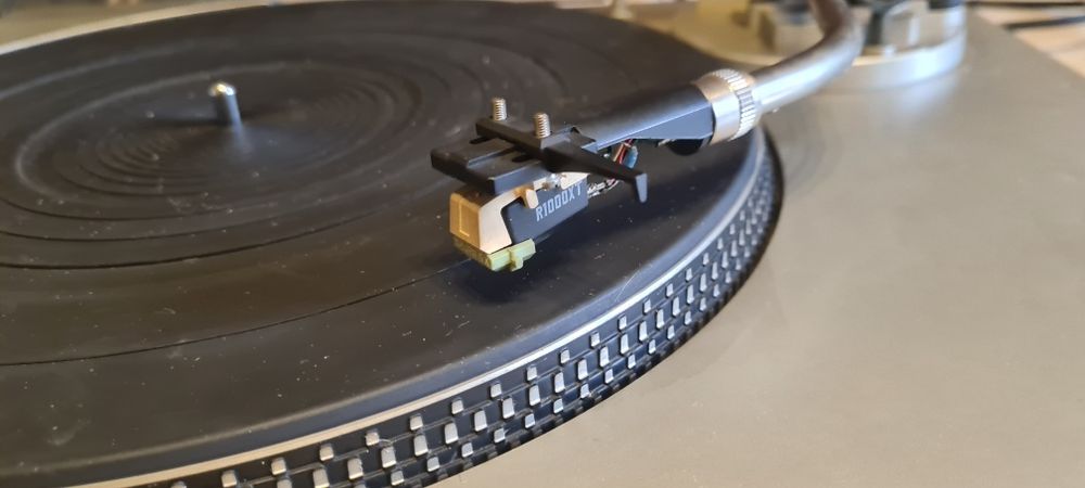 Gramofon Technics SL-B202