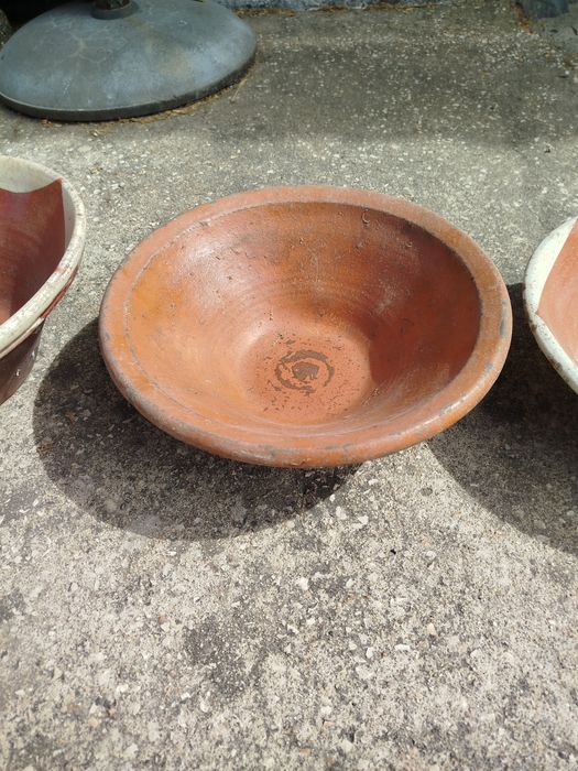 Alguidares de barro antigos