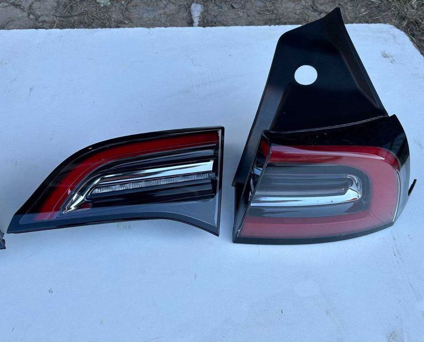 Задні ліхтарі / стопи Tesla Model 3 / Y (4 pin)