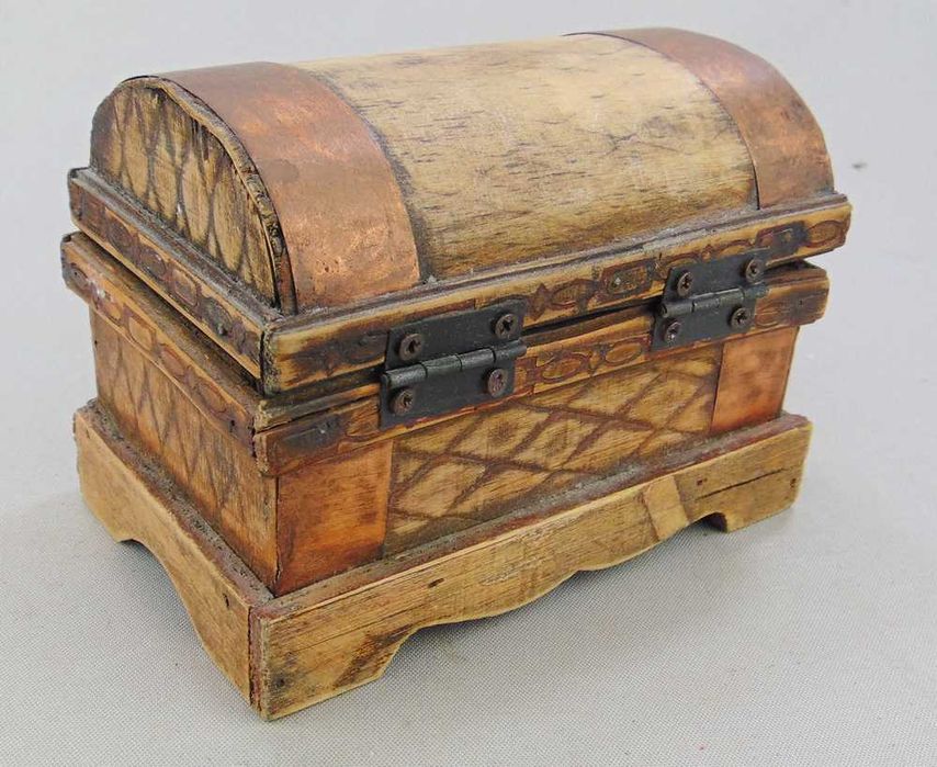 Drewniane pudełko, szkatułka