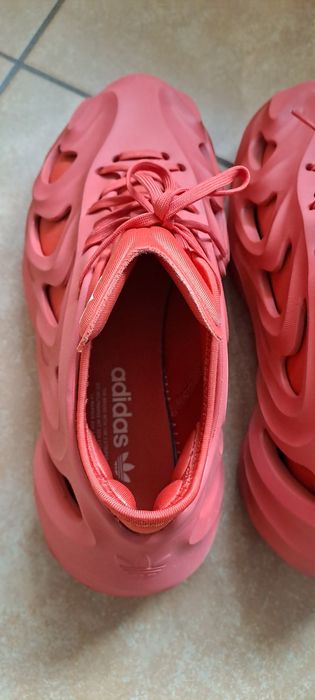 Adidas  buty.       .