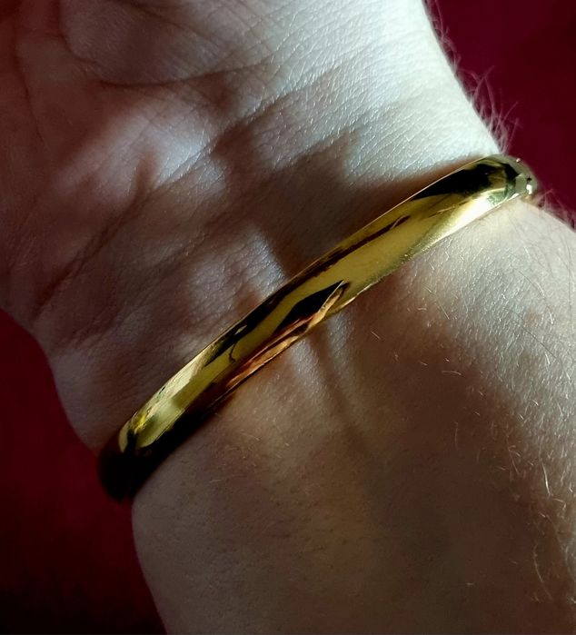 Pulseira/escrava dourada, em aço, do prego. Fácil aperto