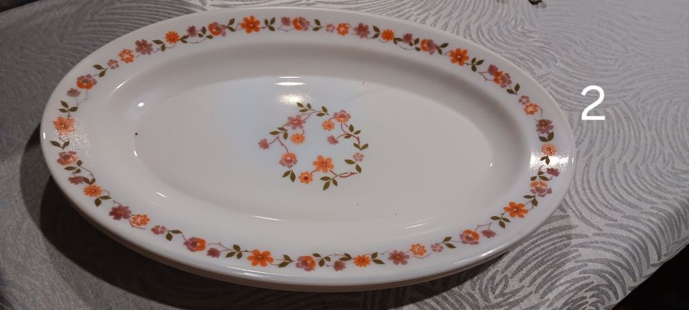 Conjunto de louça bastante completo