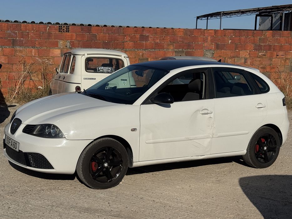 2008ibiza A porta do lado do motorista precisa ser substituída; o carro já rodou 170.000 quilômetros.