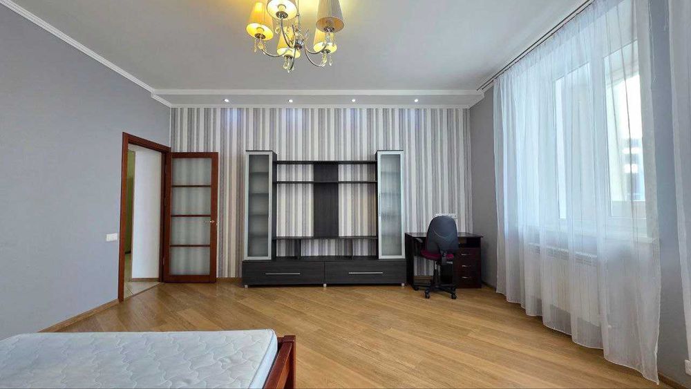 NN S4 Продам 1 комнатную квартиру новострой ремонт Гер. Харькова 131а