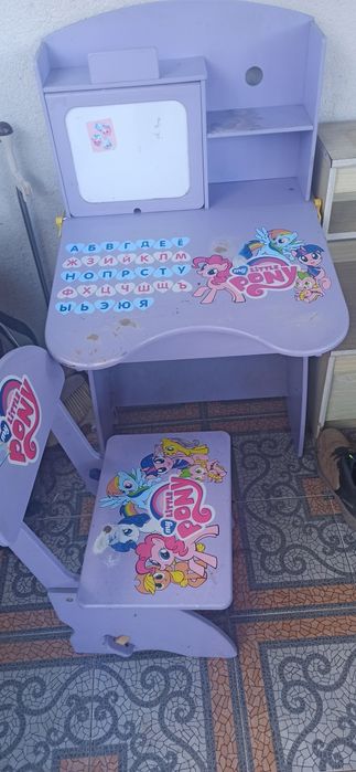 Дитячий письмовий столик