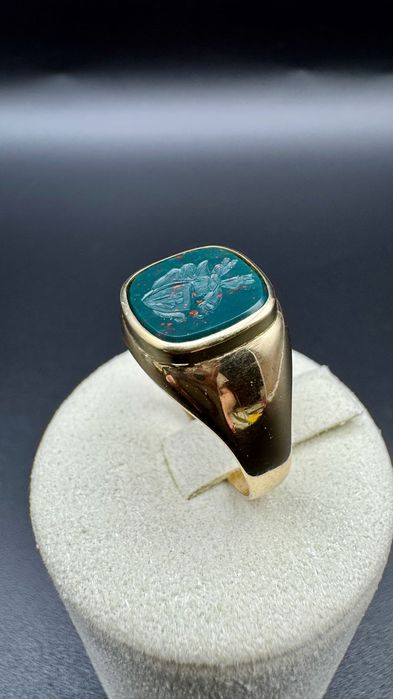 Męski złoty sygnet z herbem w krwawniku; próba: 14ct 585, waga: 6,93g, rozmiar: 21