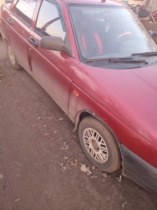 Продам або  обміняю на варіанти   ваз 2110  2000 року. З моєю доплатою.