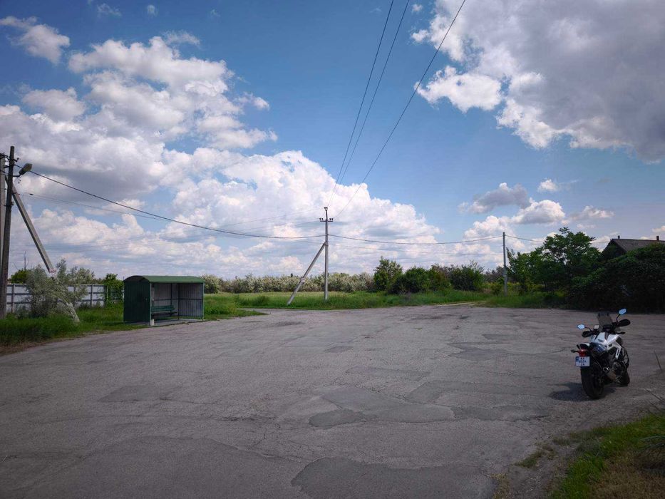 `Продам  ділянку 10 соток приватизованої землі під будивництво