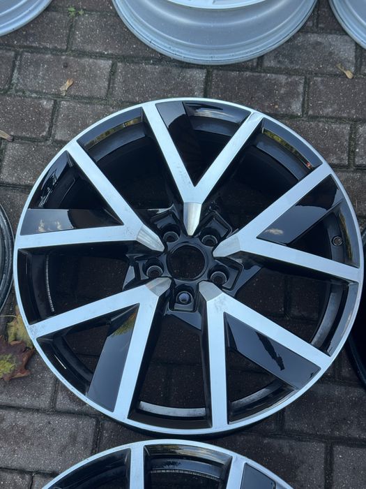 Komplet felg OE VW 20” 9J ET33 5x112 Używane/Demo F-Vat
