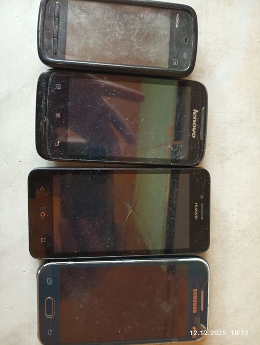 Мобильные телефоны.