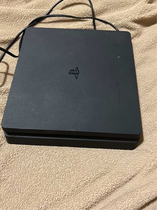 PS 4slim 512  в гарному стані З іграми і 2 джойстики