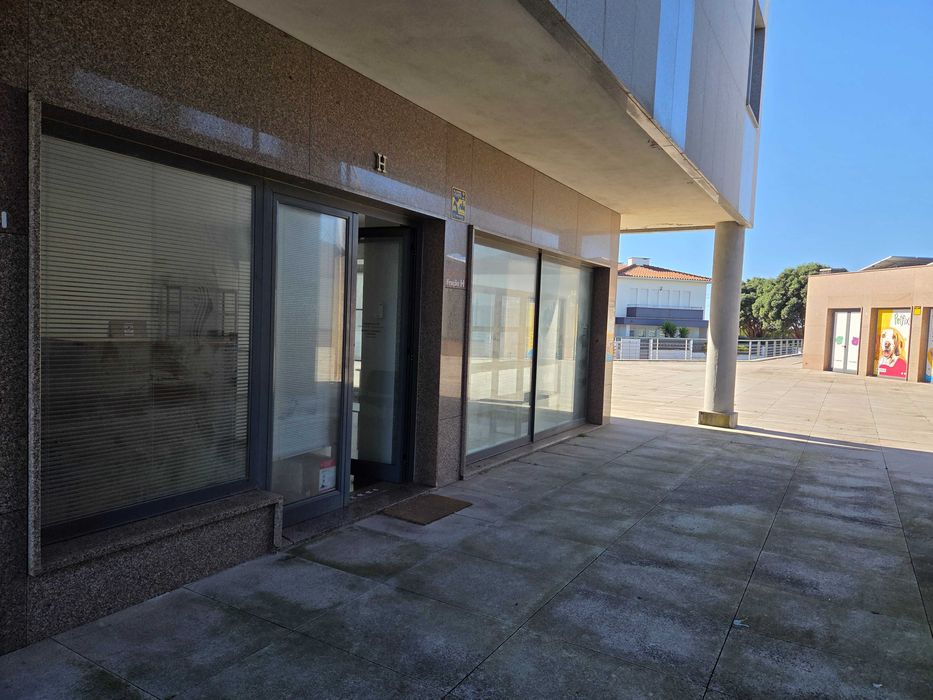 Loja comercio e serviços - Praça da Suavila