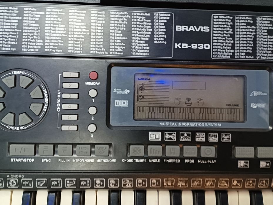 Синтезатор  Bravis KB 930