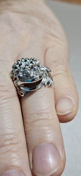 Женское серебряное кольцо