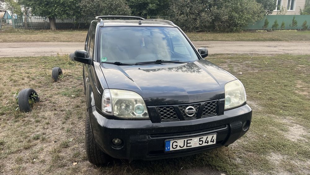 NISSAN X-TRAIL  2004 года