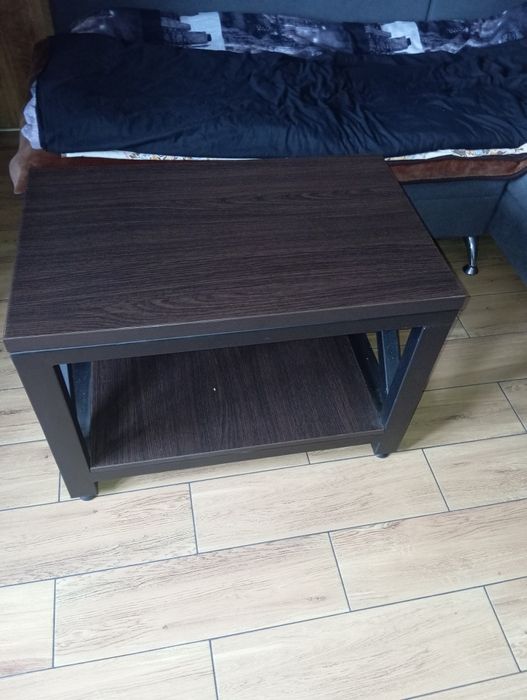 Столик прикроватный.